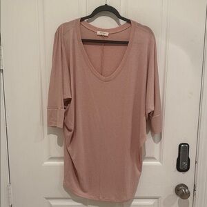 Women’s pink 3/4 top